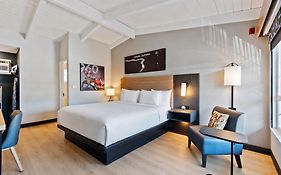 Thunderbird Lodge
